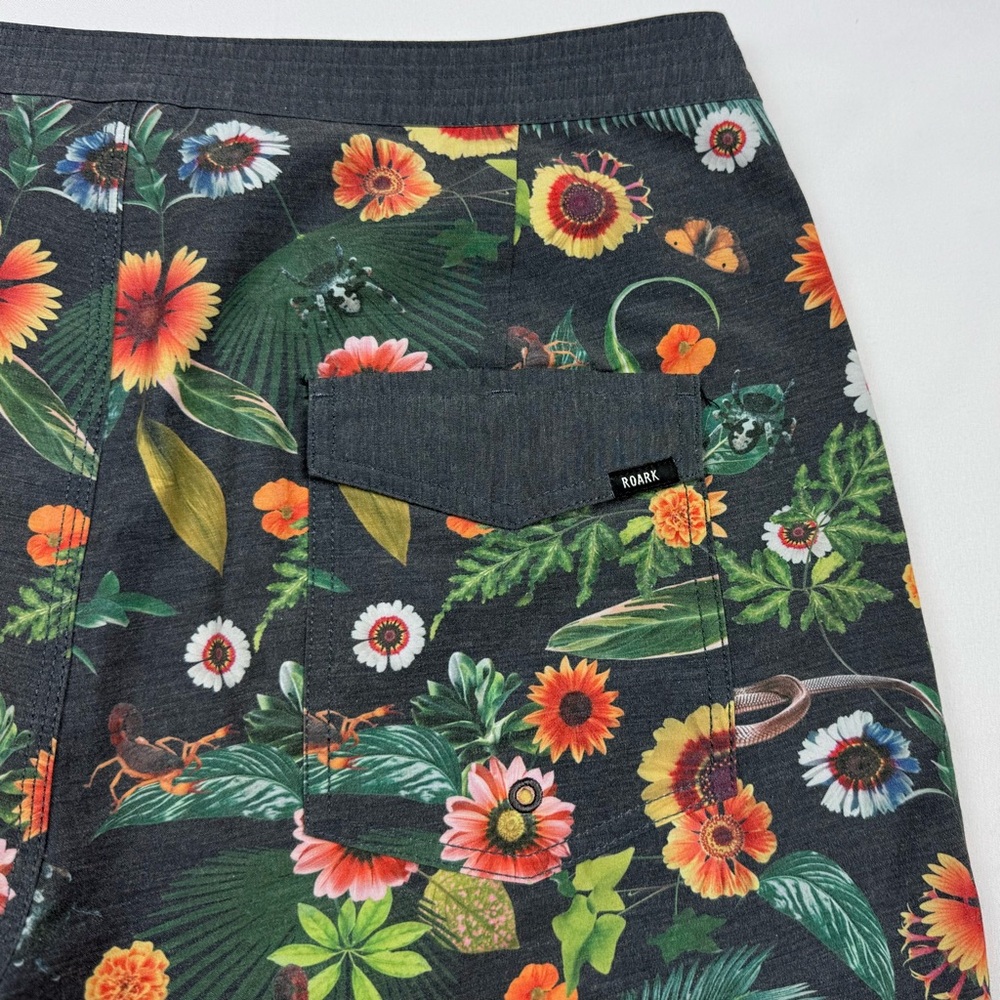 Roark Jamie Thomas Mens Chiller Board Shorts Sz 30 Floral AOP Snakes Scorpion A8 - Picture 6 of 9